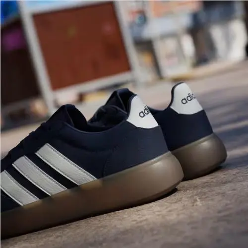 Adidas shoes - Night Indigo / Off White / Gum 17
