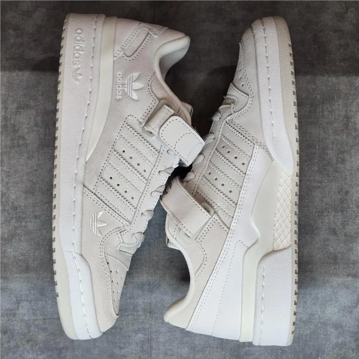 Adidas shoes - Forum Low - Forum Low - H01946 - Grey 2