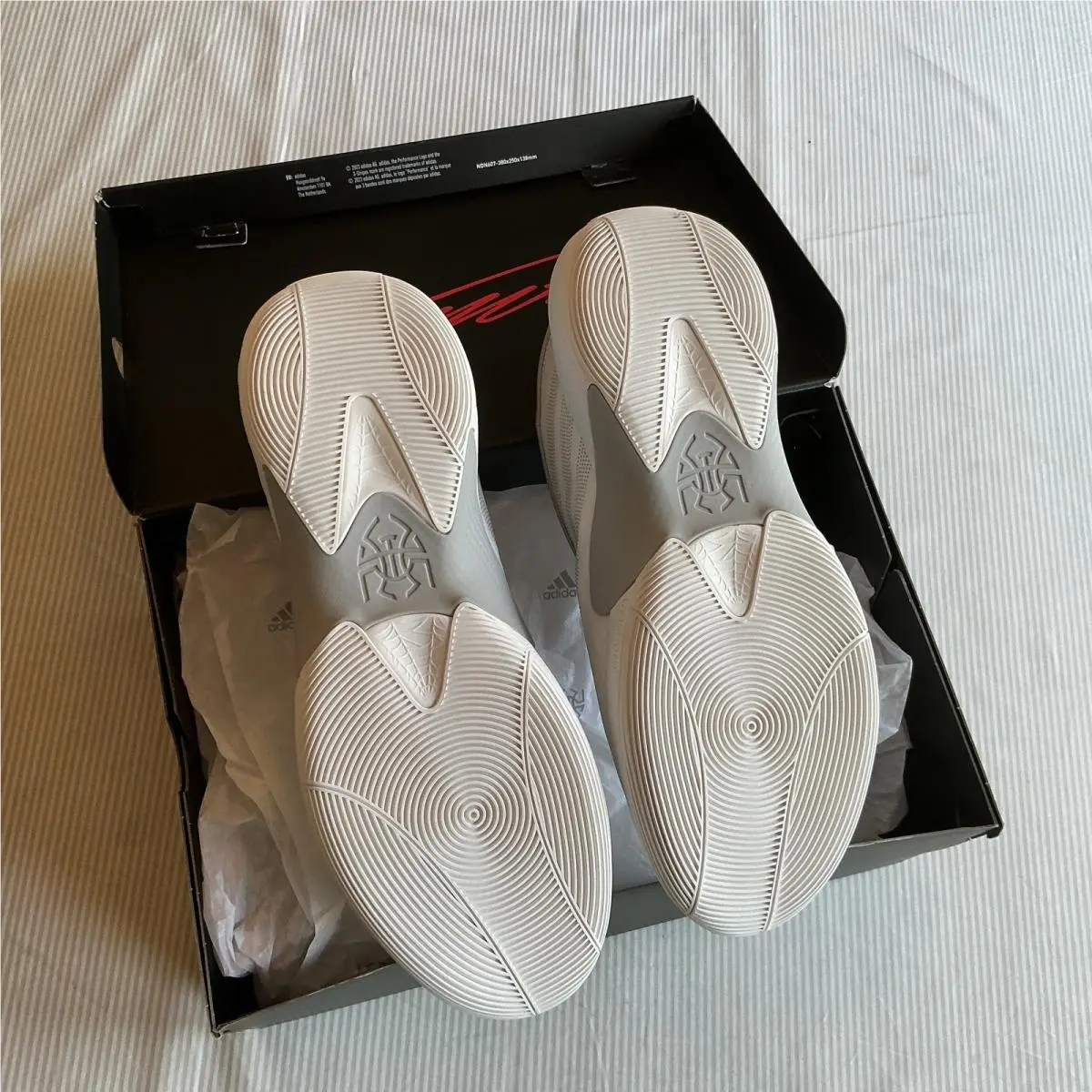 Adidas shoes - adidas D.O.N. Issue #7 - Issue - JS1299 - White, Manufacturer: Cloud White/Grey Two/Cloud White 1