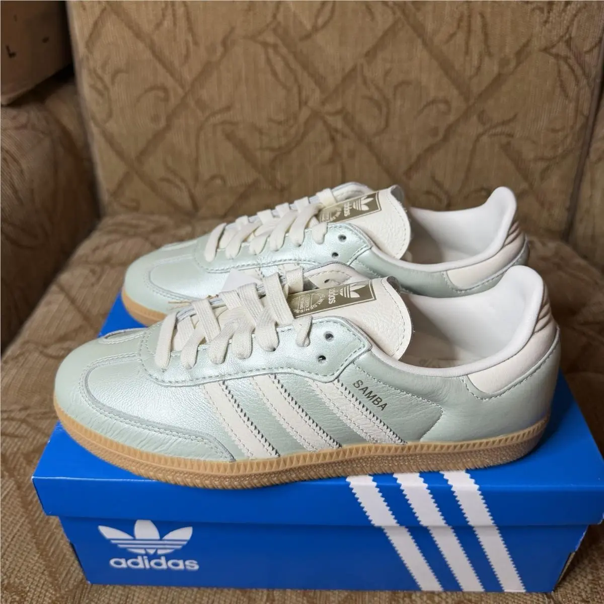 Adidas Women’s Samba OG ‘linen Green Metallic’ IG1965 Size 6.5
