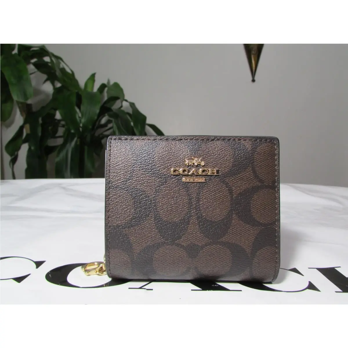 Coach Snap Wallet In Signature Canvas C3309