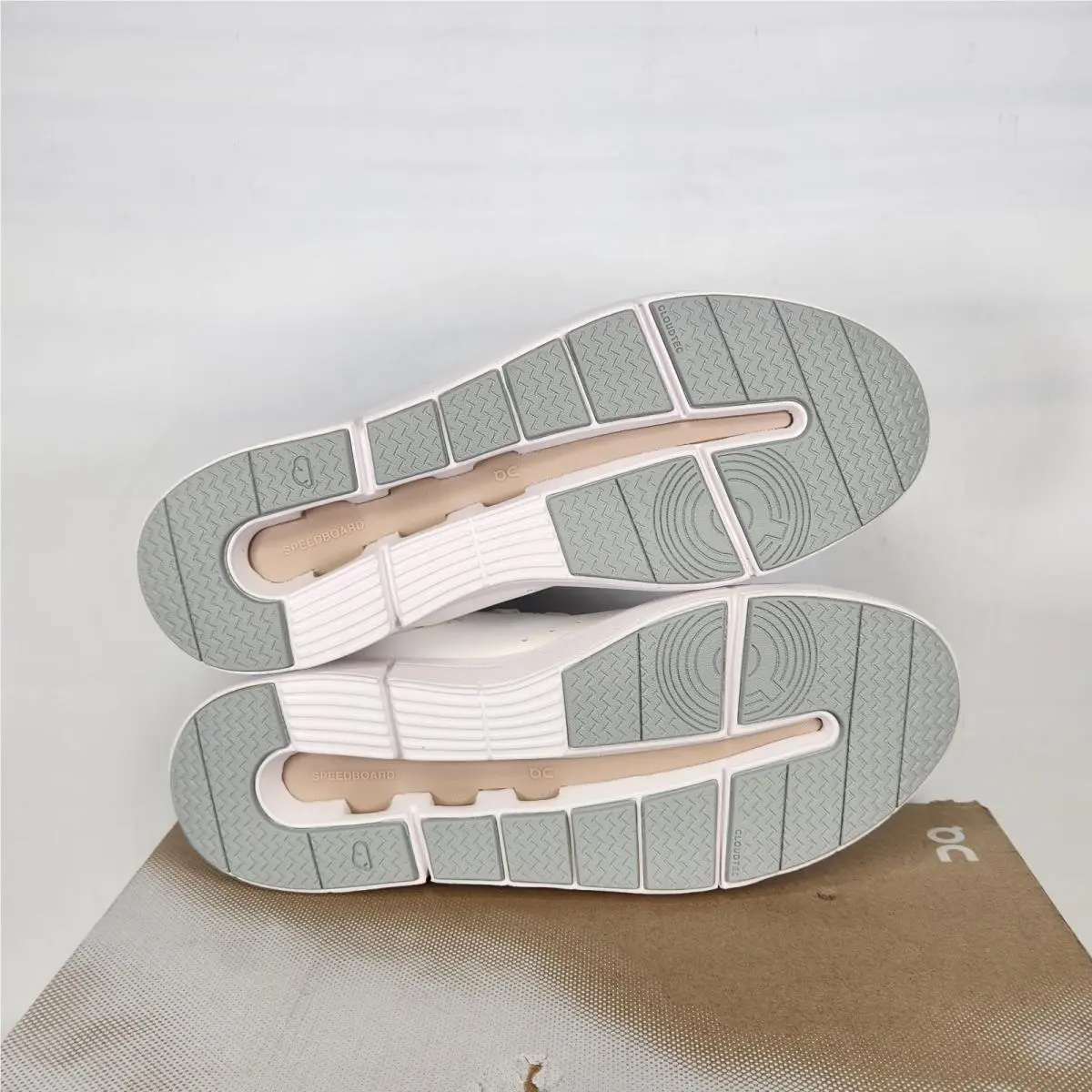 On-Running shoes - THE ROGER Advantage - THE ROGER Advantage - White 3