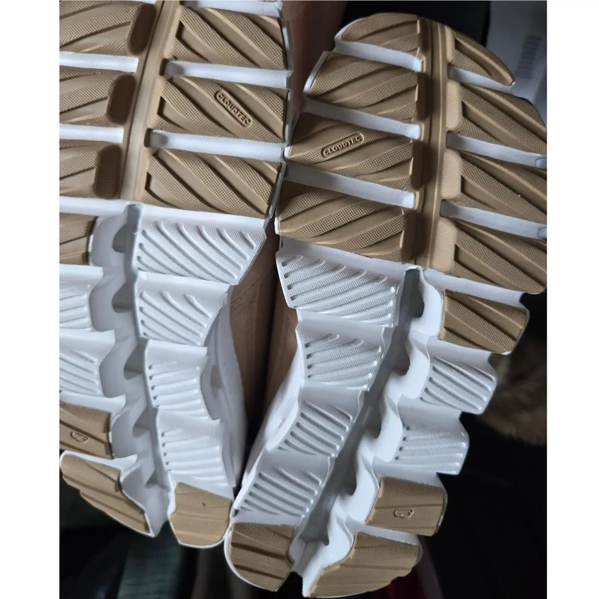 On-Running shoes - On Running Cloud Hi - Cloud - Beige 9