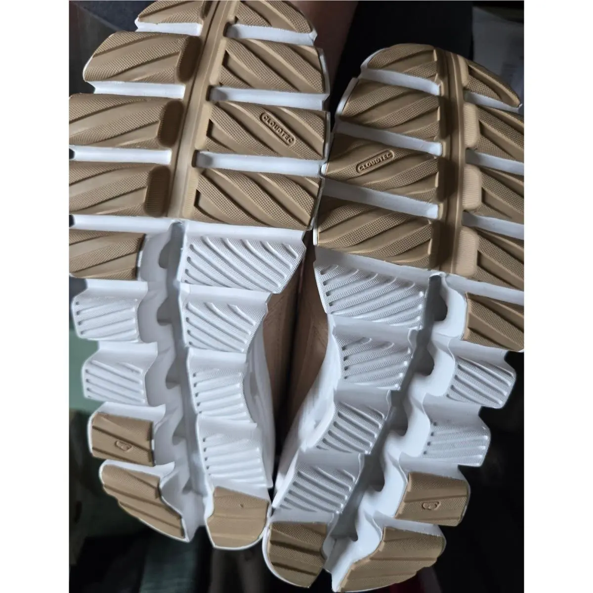 On-Running shoes - On Running Cloud Hi - Cloud - Beige 10