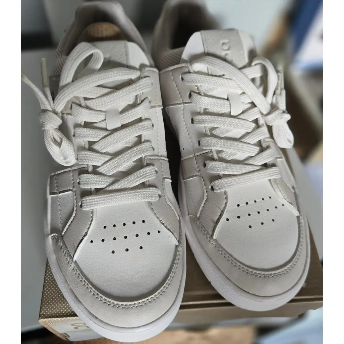 On-Running shoes - The Roger Clubhouse - The Roger Clubhouse - White 2