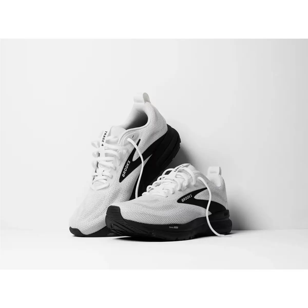 Brooks shoes - White/Black 6
