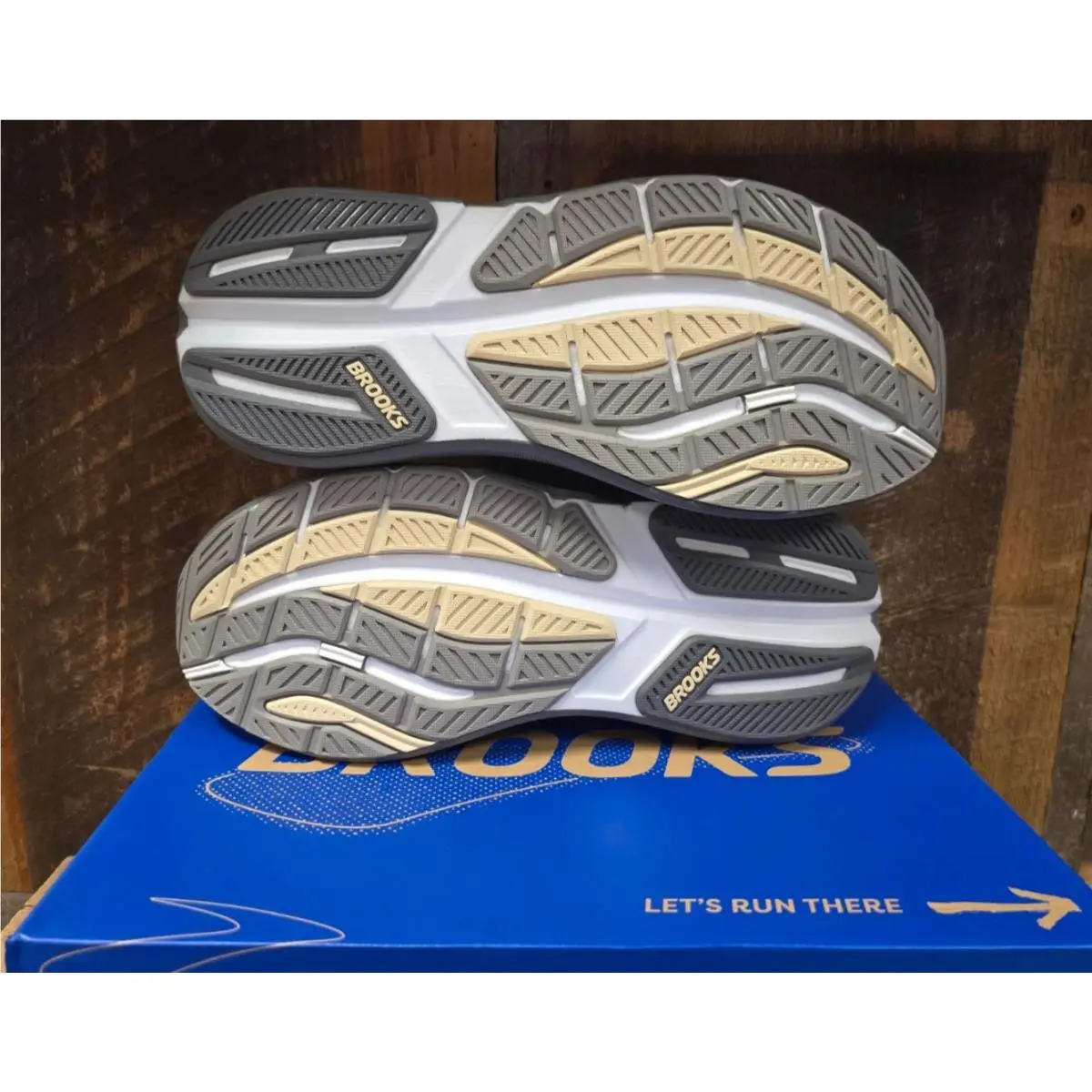 Brooks shoes - Ghost Max 3 - Ghost Max - 110464-255 - Rockridge/Poppyseed/Sand 6