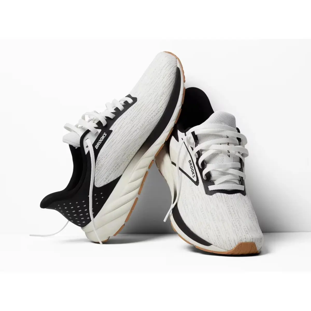 Brooks shoes - White/Black 6
