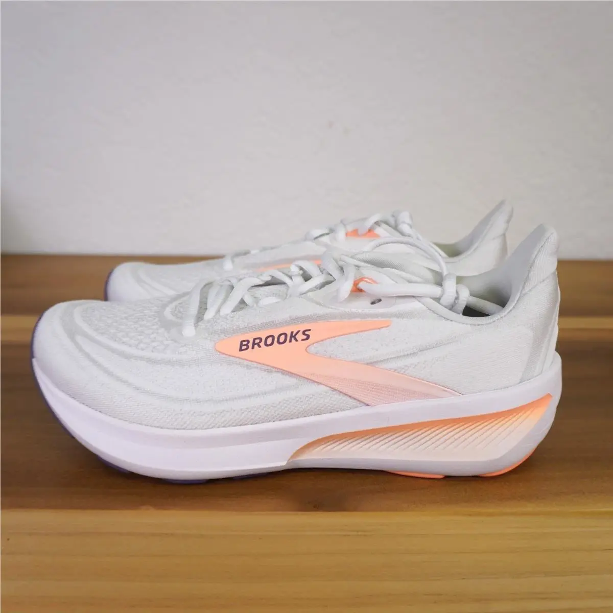 Brooks shoes - Brooks Revel 9 - Revel - White 2