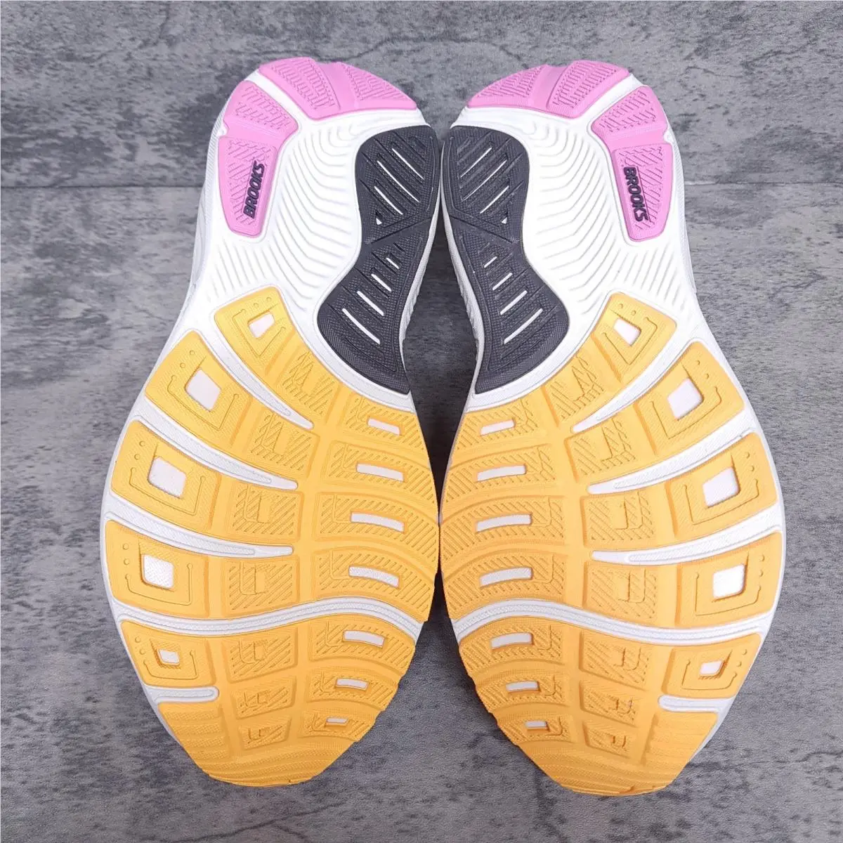 Brooks shoes - Brooks Ghost 17 - Ghost - 120431-1D-070 - Multicolor 3