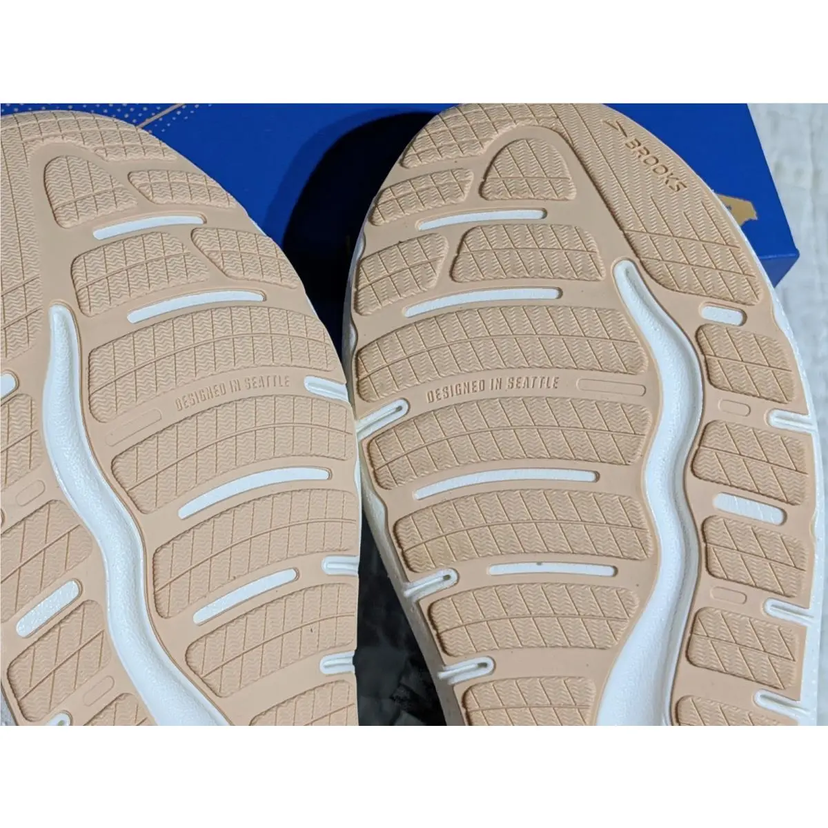 Brooks shoes - Ghost Max 2 - Ghost Max - 110431-1D-240 - Beige 14