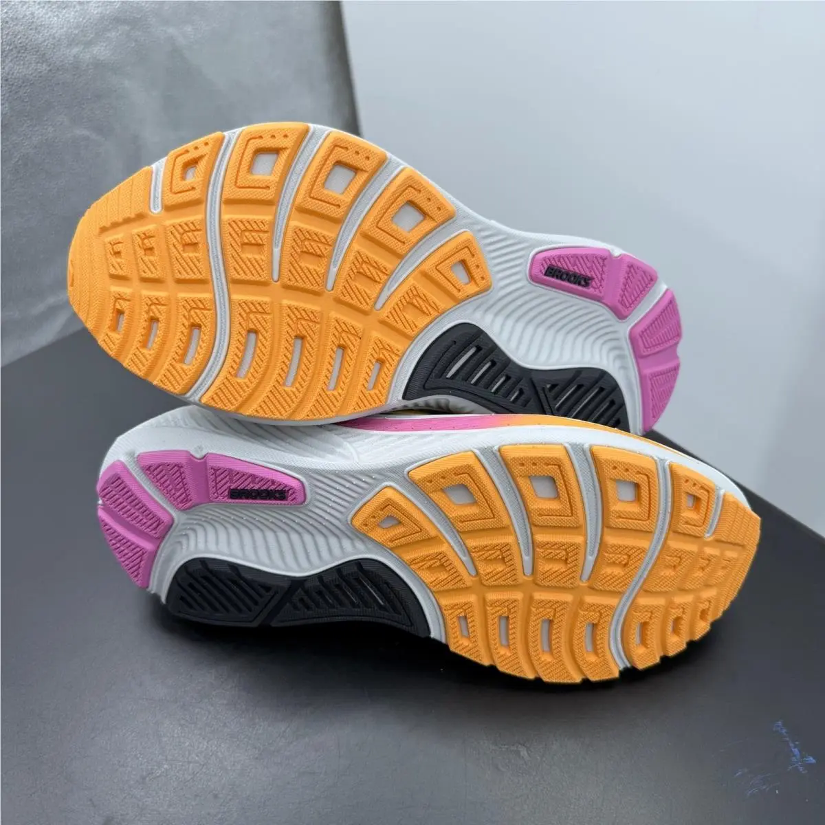 Brooks shoes - Brooks Ghost 17 - Ghost - Multicolor 9