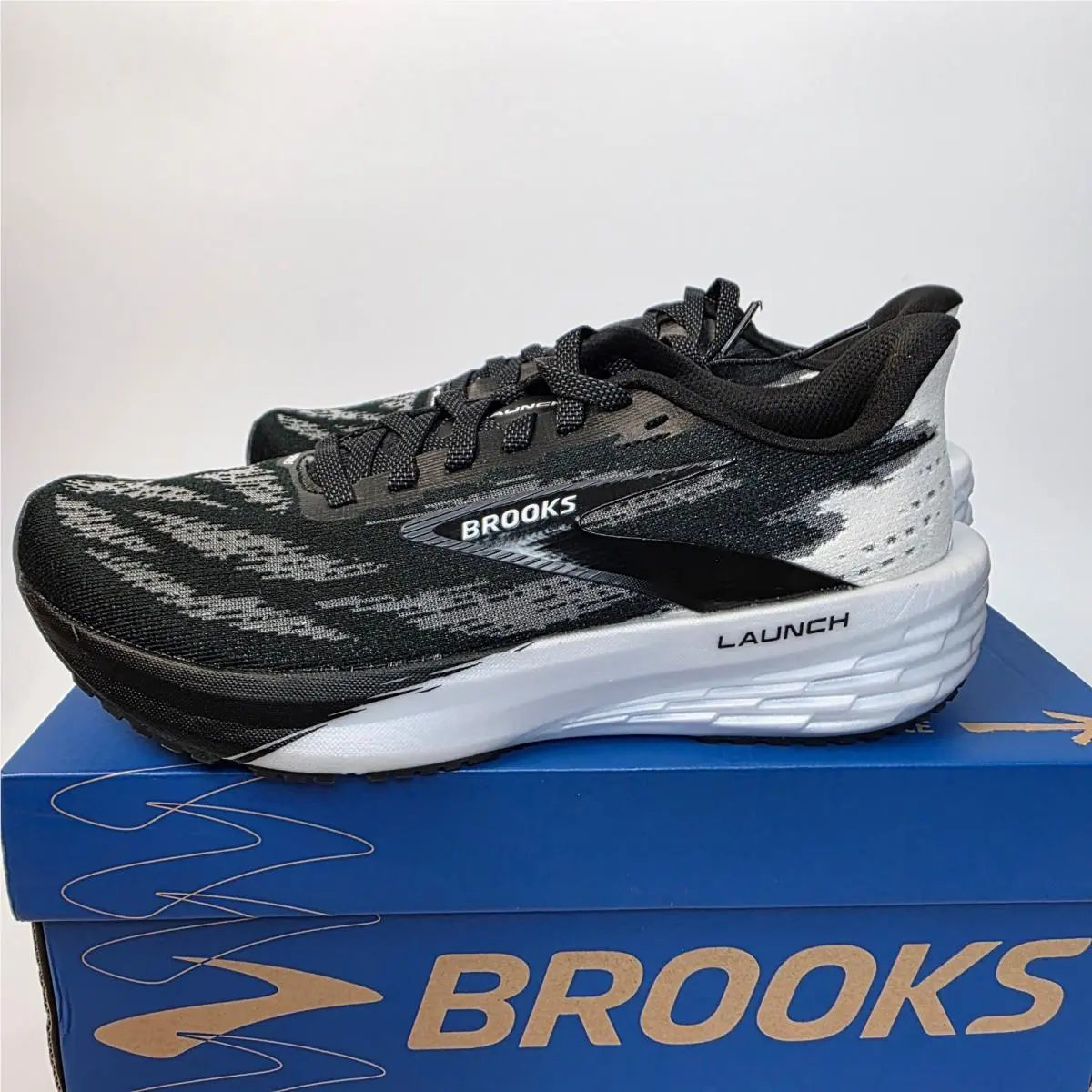 Brooks shoes - Brooks Launch 11 - Launch - White 3