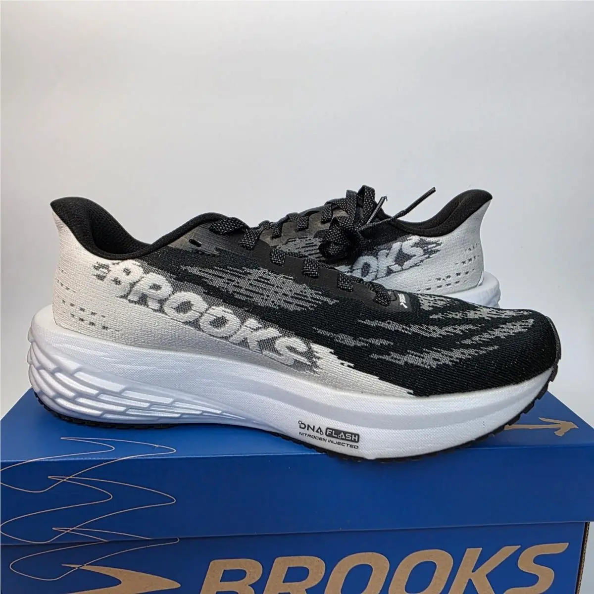 Brooks shoes - Brooks Launch 11 - Launch - White 4