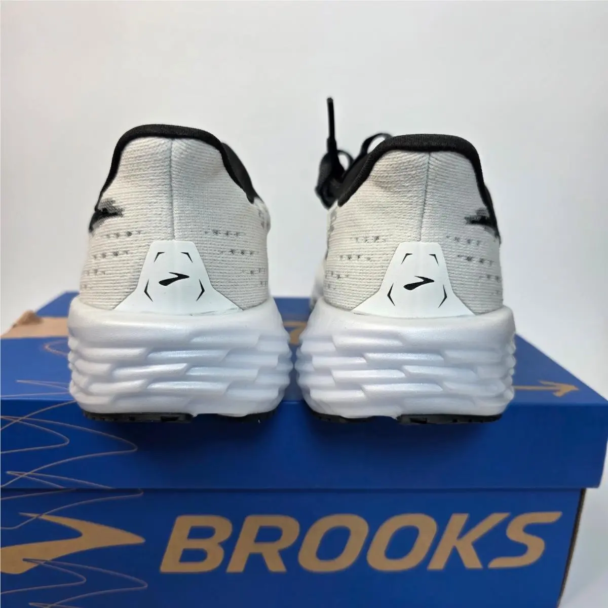 Brooks shoes - Brooks Launch 11 - Launch - White 6