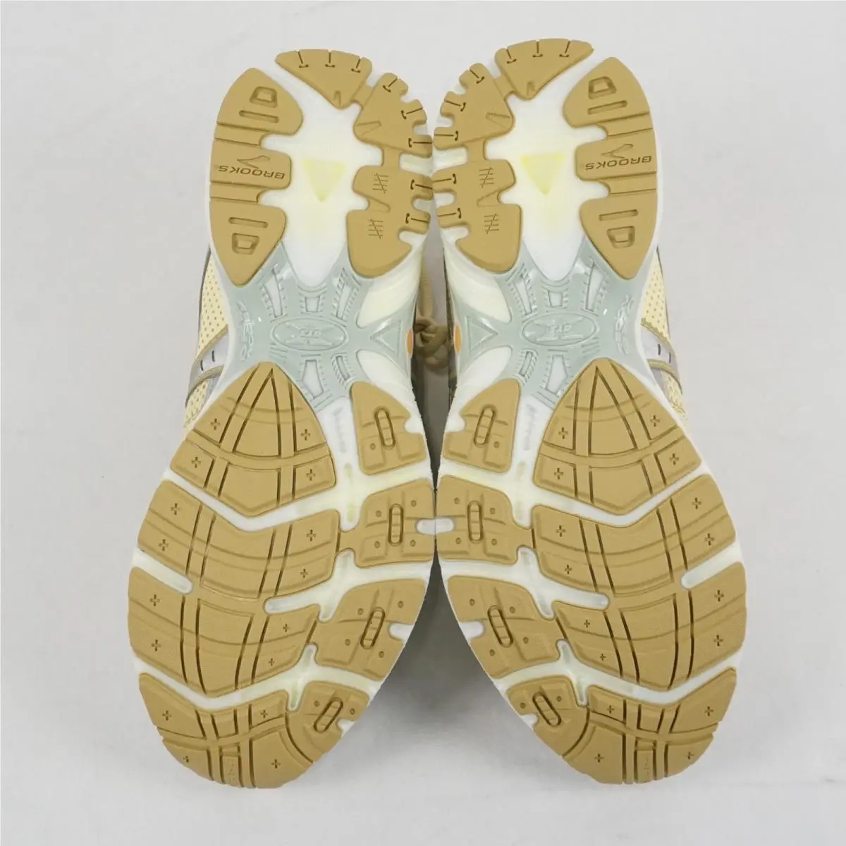 Brooks shoes - Brooks Adrenaline GTS 10 - Adrenaline GTS - 100058 1D 713 - Yellow (UPC: 195394820201) 2