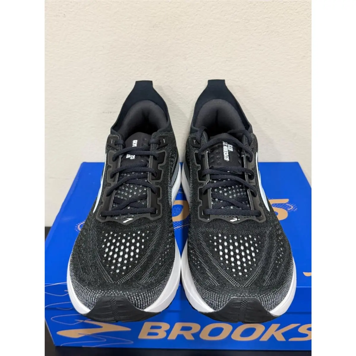 Brooks shoes - Black 1