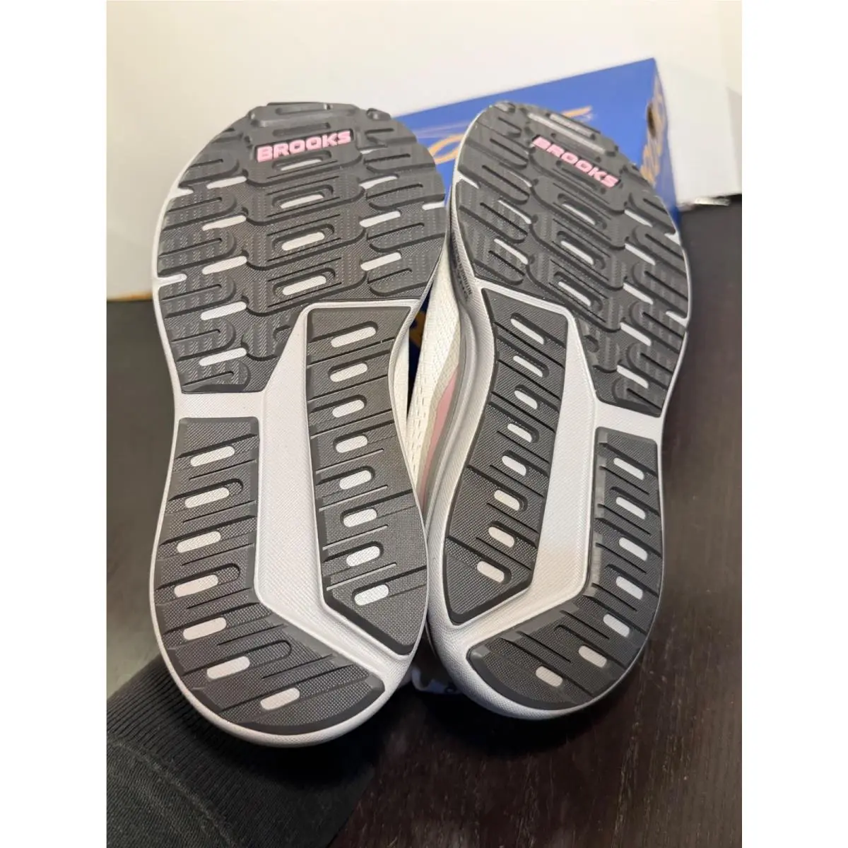Brooks shoes - Brooks Ariel - Ariel - Grey, Pink 11