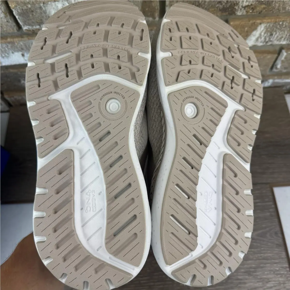 Brooks shoes - Brooks Ariel GTS 24 - Ariel GTS - 1204142E135 - Coconut/Chateau/Portabella 8