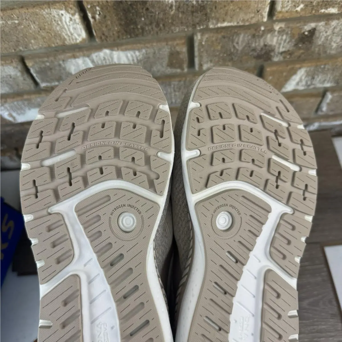 Brooks shoes - Brooks Ariel GTS 24 - Ariel GTS - 1204142E135 - Coconut/Chateau/Portabella 9