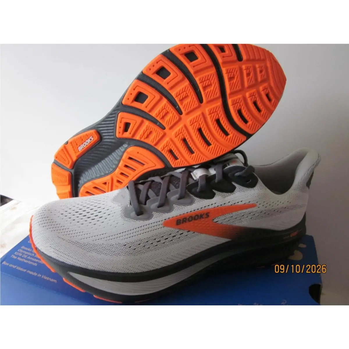 Brooks shoes - Brooks Ghost 17 - Ghost - Oyster Mushroom/Orange Ebony 1