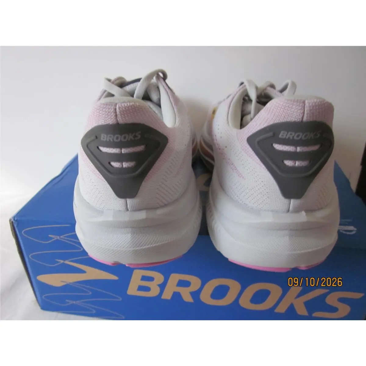Brooks shoes - Brooks Ghost 17 - Ghost - Oyster/Apricot/Pink 2