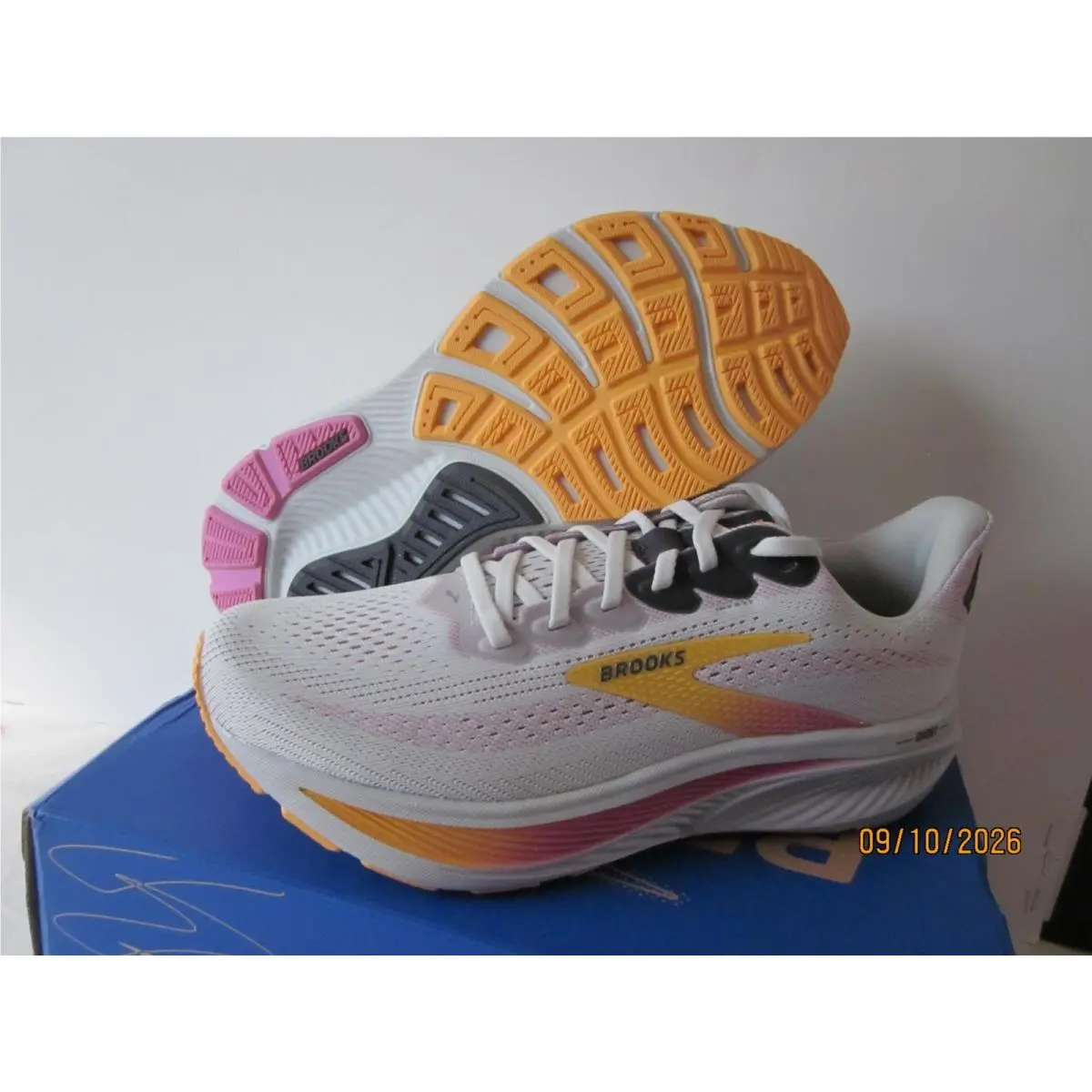Brooks shoes - Brooks Ghost 17 - Ghost - Oyster/Apricot/Pink 1