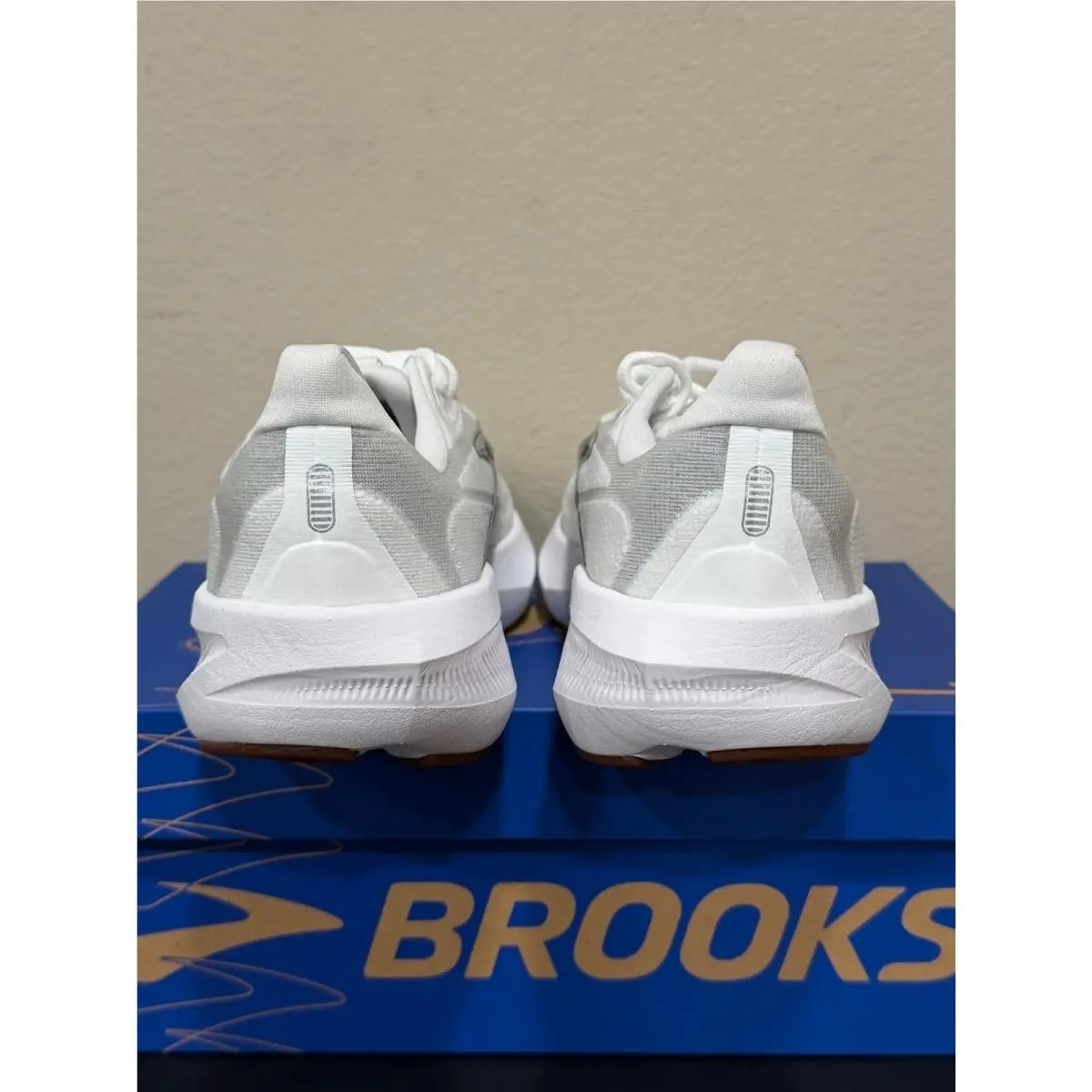 Brooks shoes - White 3