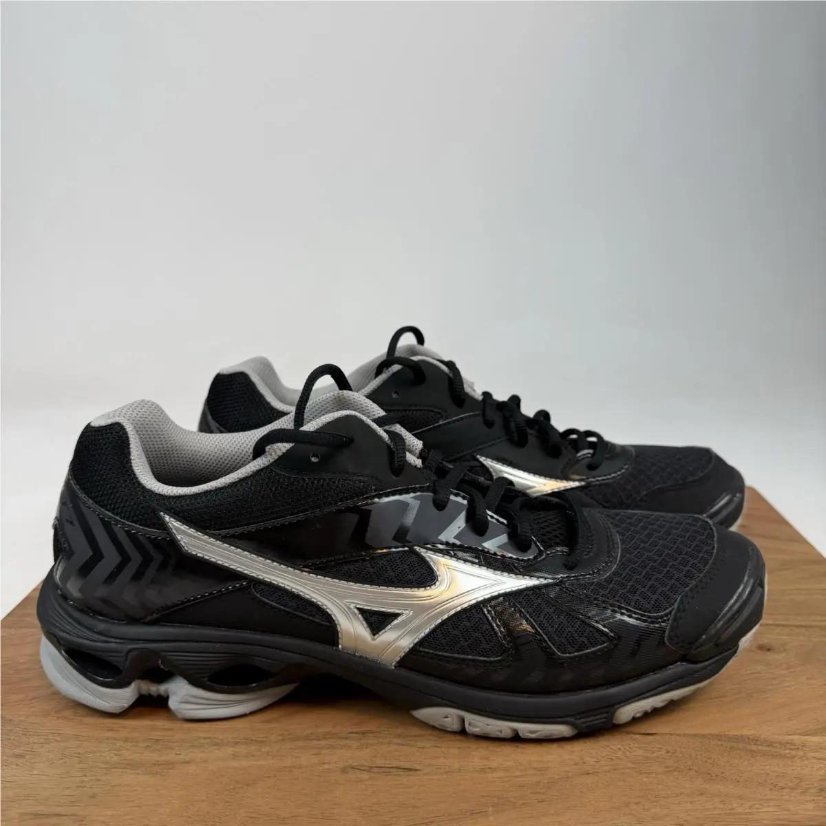 Women Mizuno Wave Bolt 7 Black Athletic Volleyball Sneakers Shoes Size 13 M