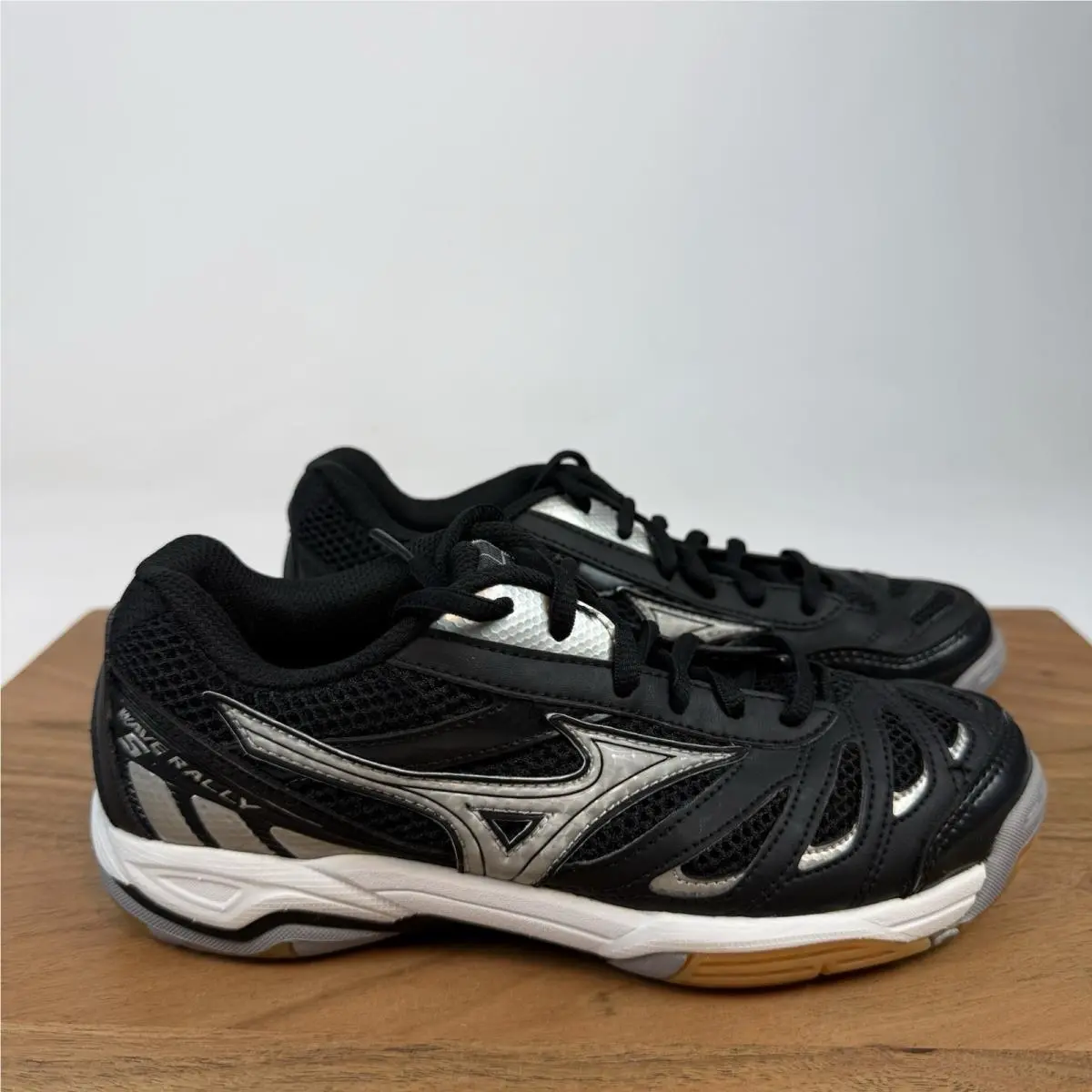 Women Mizuno Wave Rally 5 Black Athletic Volleyball Sneakers Shoes Size 6 M