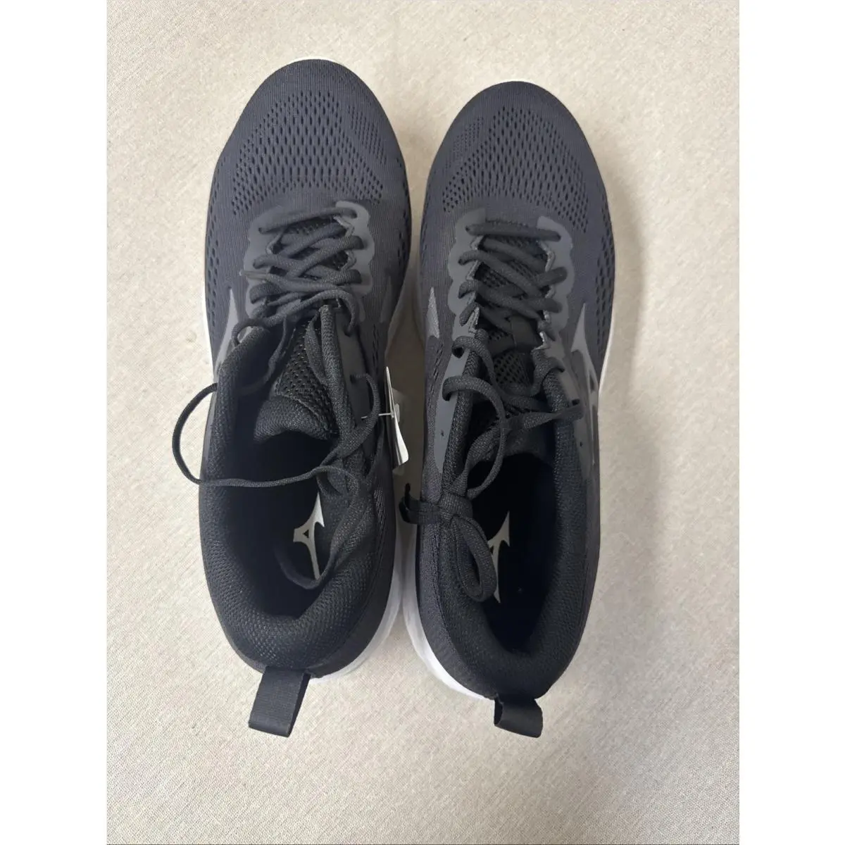 Mizuno shoes - Mizuno Wave Revolt 2 - Wave Revolt - Black 1