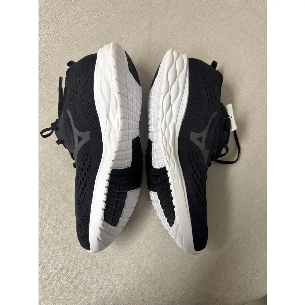 Mizuno shoes - Mizuno Wave Revolt 2 - Wave Revolt - Black 5