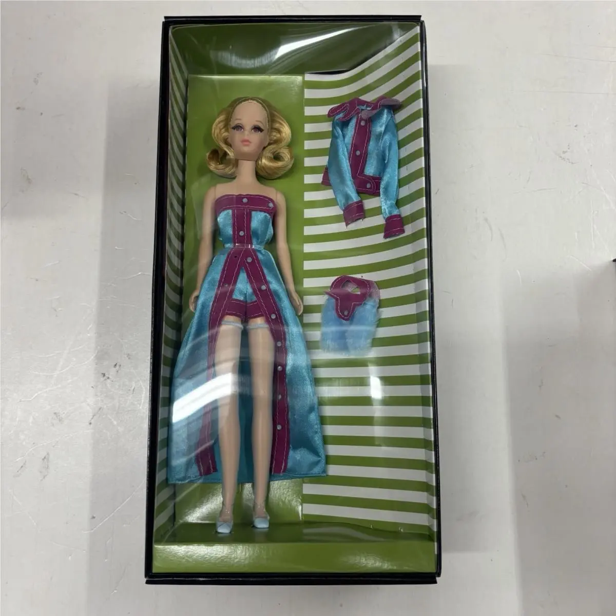 2004 Mattel Francie Smashin Satin Reproduction Mod Barbie Gold Label Nrfb