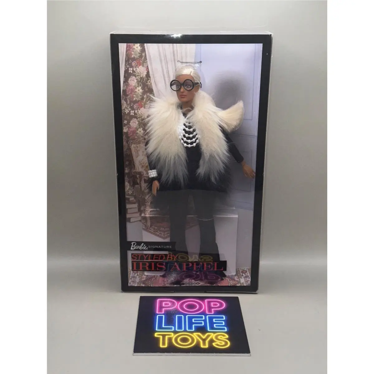 2018 Mattel Barbie Signature “styled by Iris Apfel Barbie” FWJ27 Nrfb