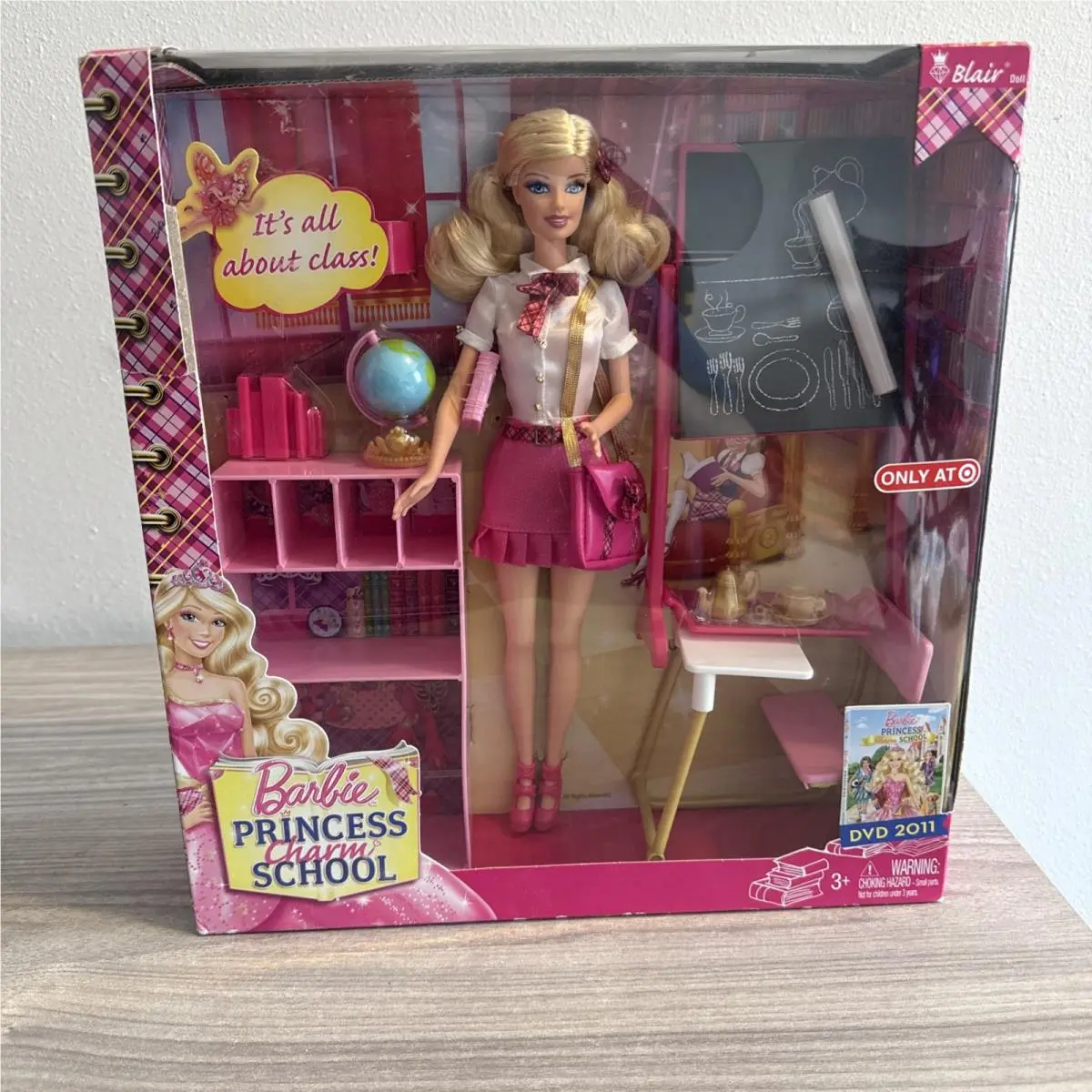 2011 Mattel Barbie Princess Charm School Blair Doll Classroom Playset Nrfb