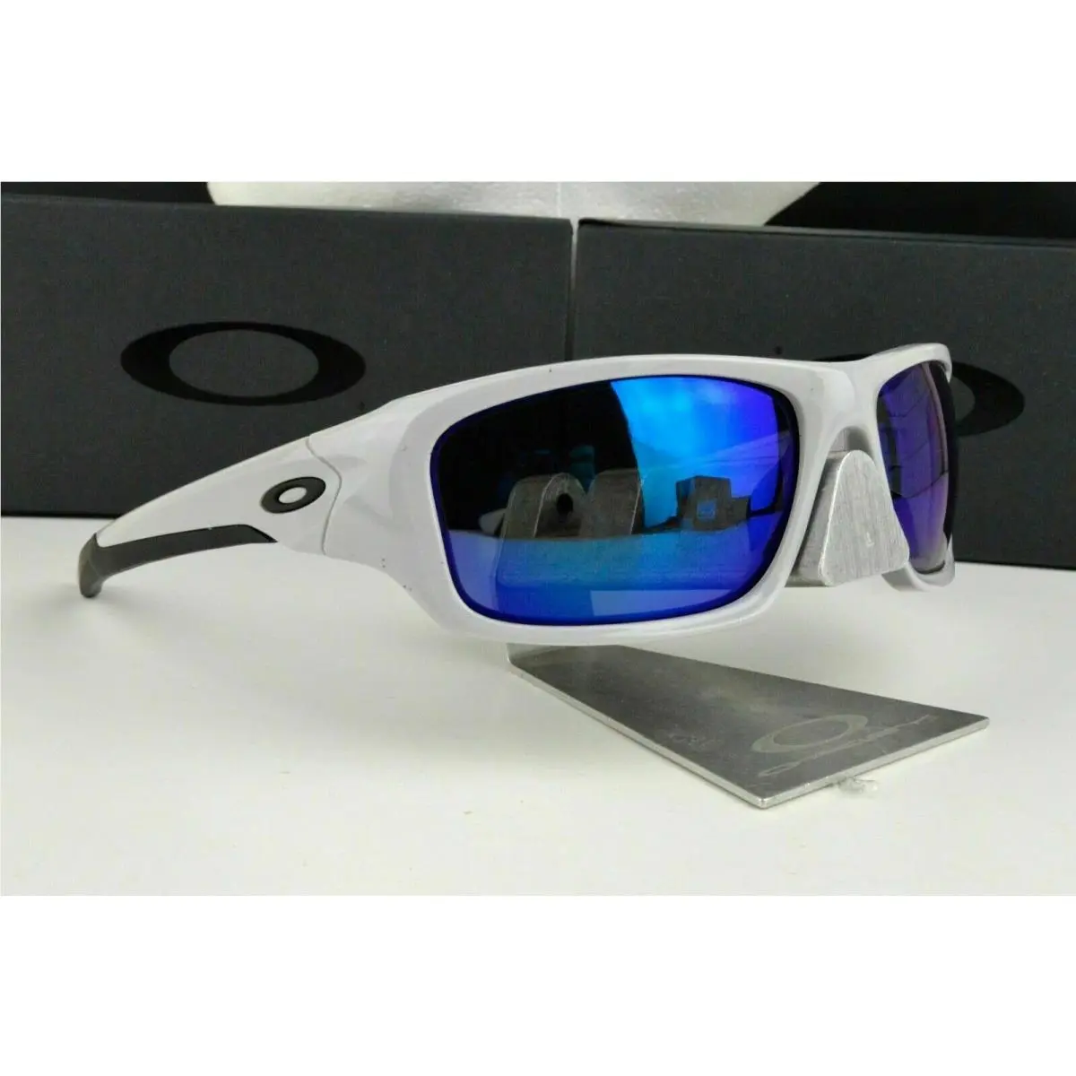 Oakley Valve Sunglasses Cool Grey / Deep Blue Iridium Polarized OO9236-2660
