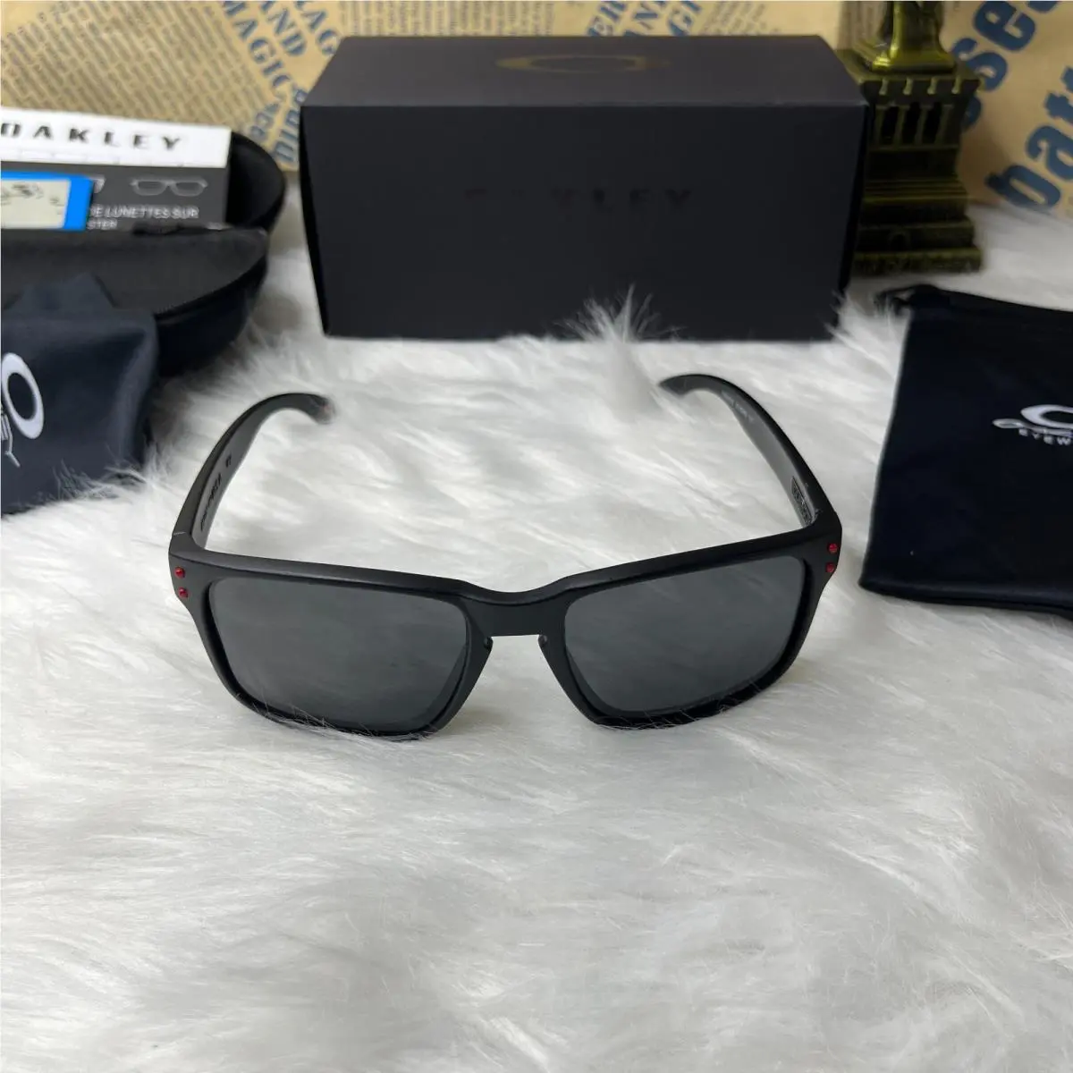 Oakley Holbrook Sunglasses Black Smoke Frame Red Logo Polarized Lens UV400