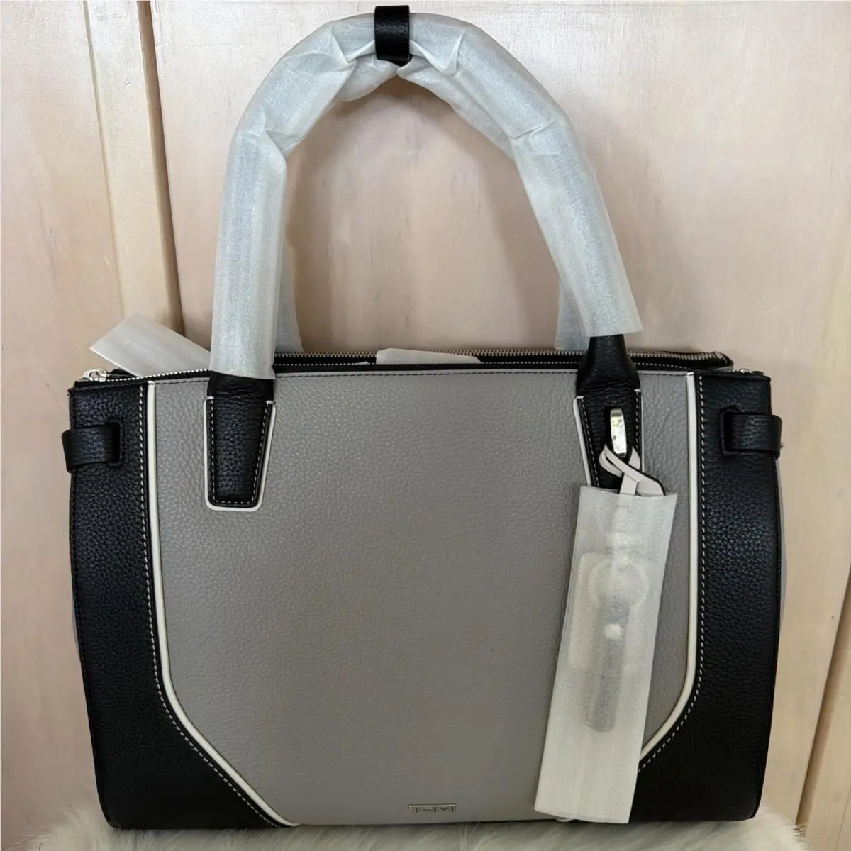 Tumi Stanton Kiran Gray Black Leather Laptop Purse Tote
