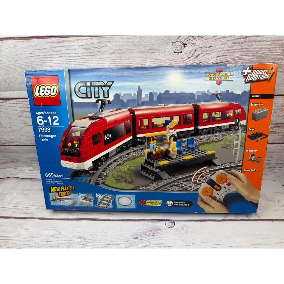 Lego City Passenger Train 7938 Red High Speed Remote Control 669 Pcs Retired Set