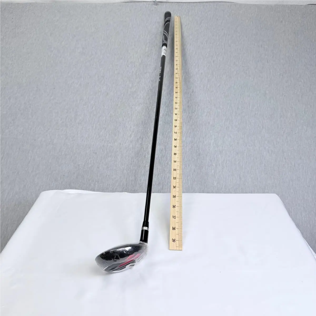 Wilson Ultra Blk 5 Hybrid Golf Club Right Handed Graphite Shaft Black Red 39