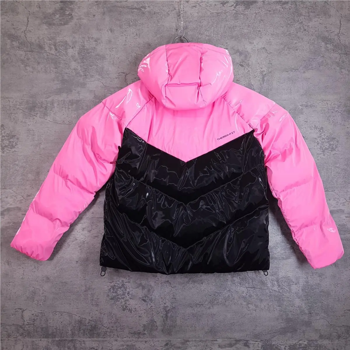 Nike clothing - Pink / Black (UPC: 198482140892) 0