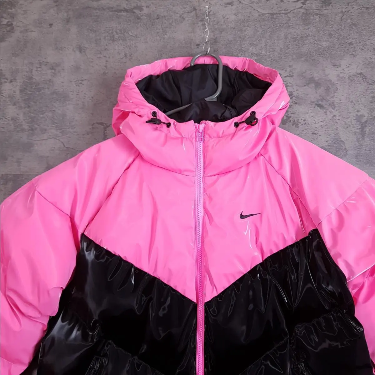 Nike clothing - Pink / Black (UPC: 198482140892) 1