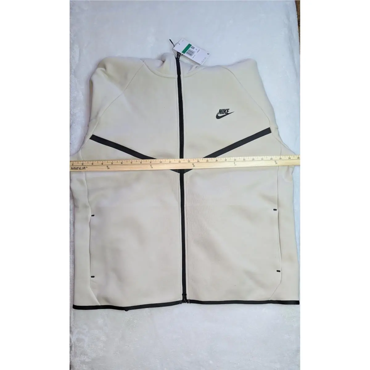 Nike clothing - Ivory (UPC: 197602891478) 9