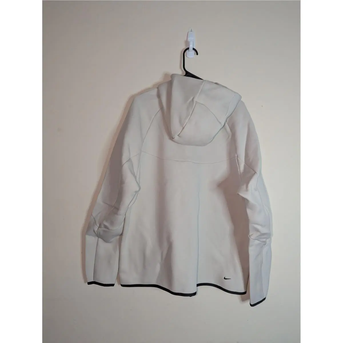 Nike clothing - Ivory (UPC: 197602891478) 8