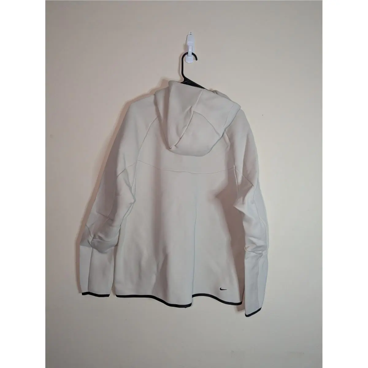 Nike clothing - Ivory (UPC: 197602891478) 10