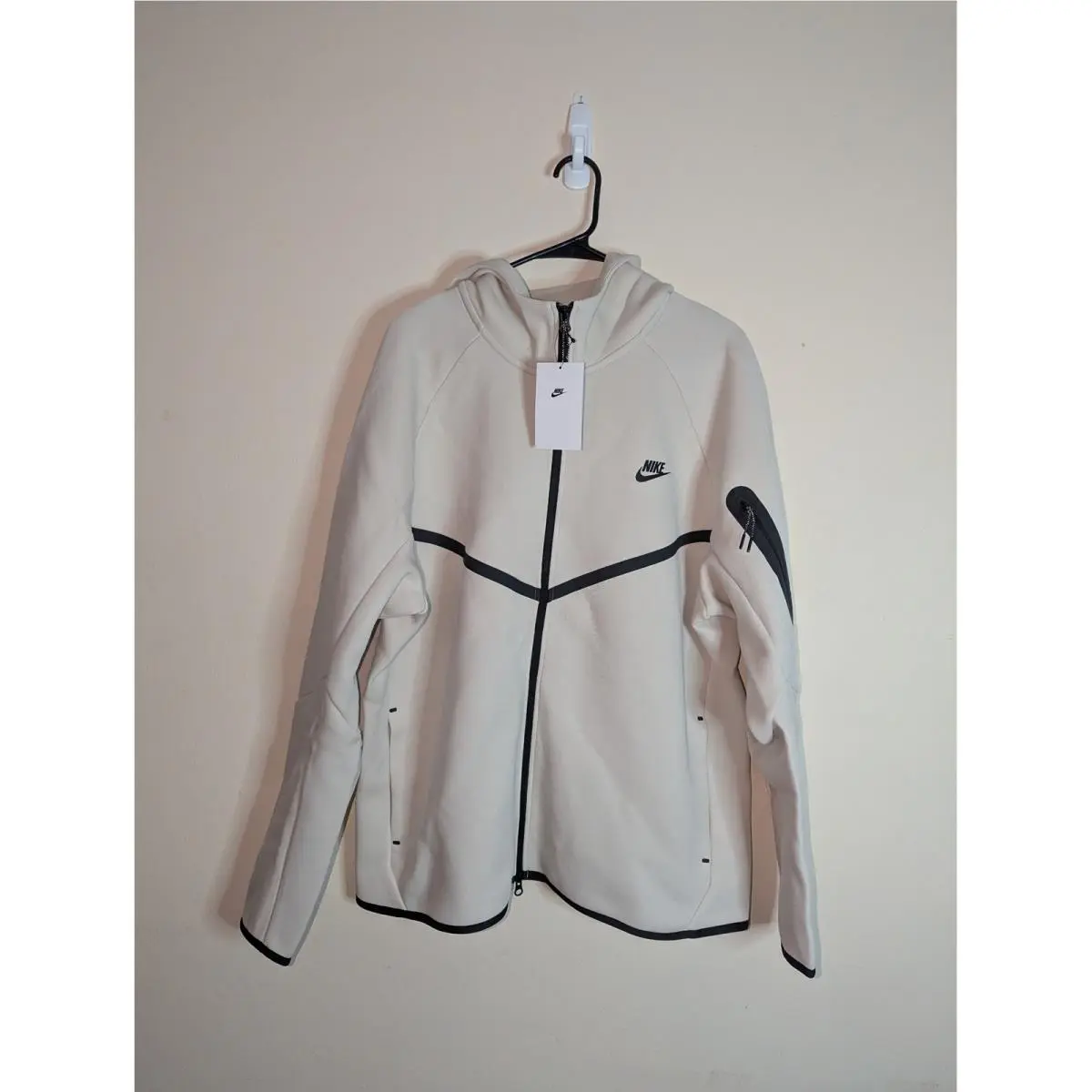 Nike clothing - Ivory (UPC: 197602891478) 1