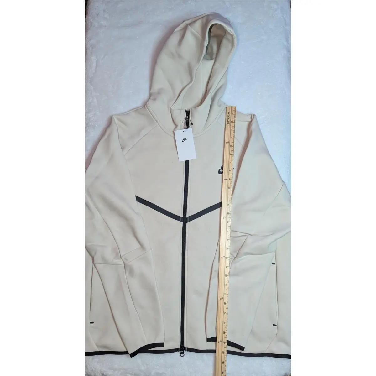Nike clothing - Ivory (UPC: 197602891478) 2