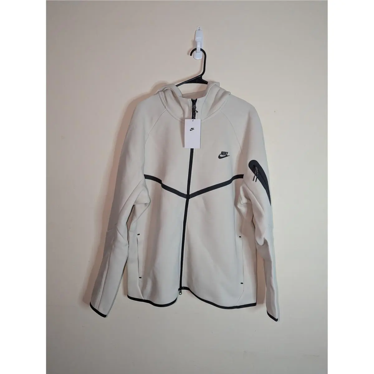 Nike clothing - Ivory (UPC: 197602891478) 3
