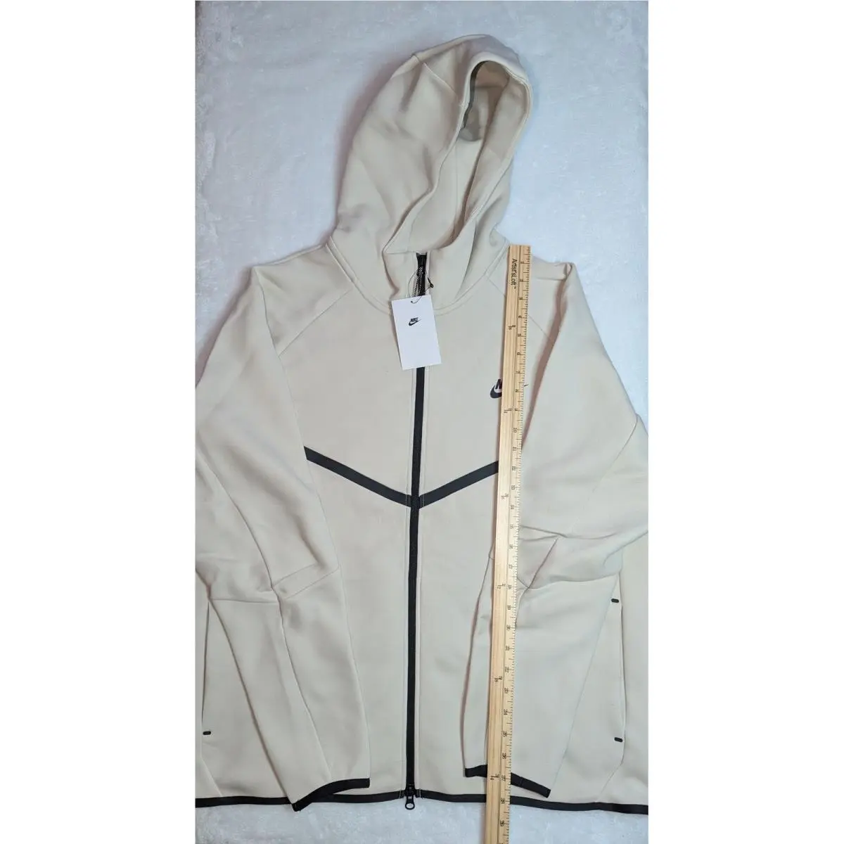Nike clothing - Ivory (UPC: 197602891478) 4