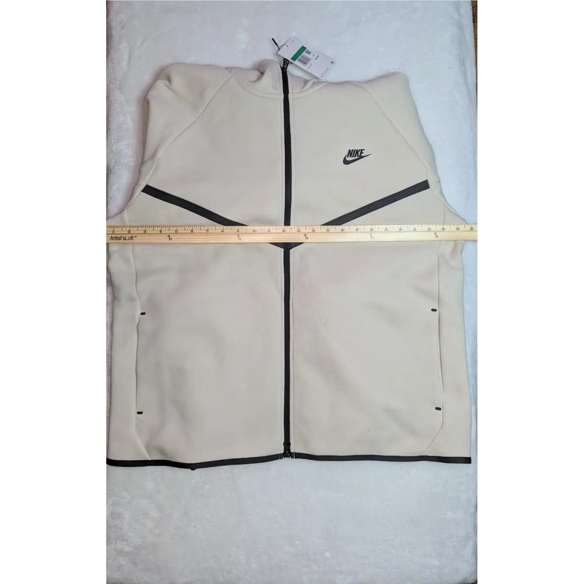 Nike clothing - Ivory (UPC: 197602891478) 5